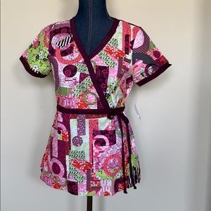 Koi Scrub top with 2 front pockets size small